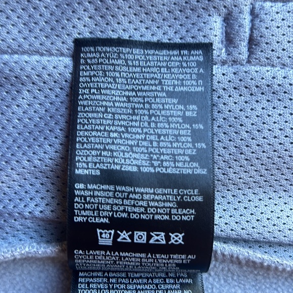 North Face wind proof, breathable and highly water resistant woman’s jacket sz S - Picture 12 of 15